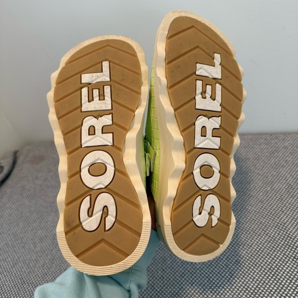 Sorel Women's Viibe Clog Slip-Ons - Luminous Lime, Honey White size 9/5 - Picture 9 of 10